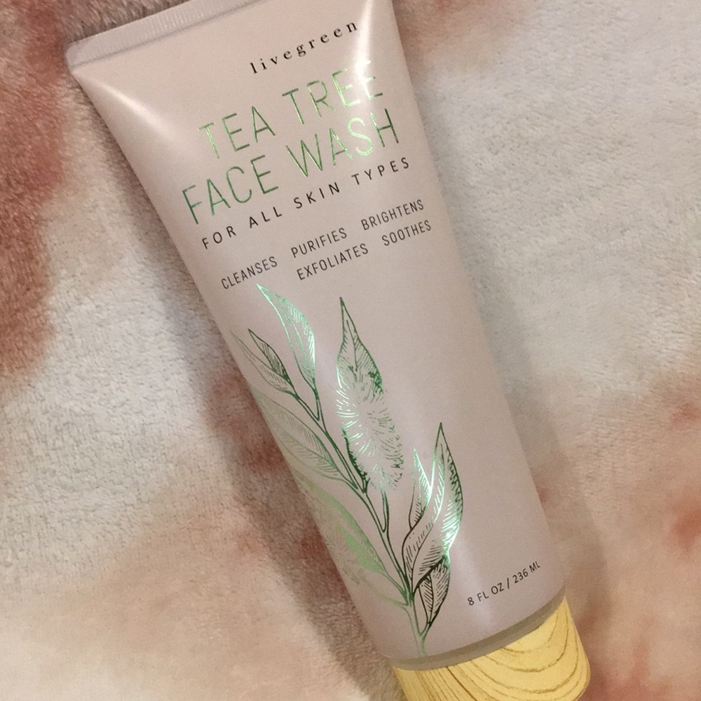 Tea Tree Face Wash by Livegreen For All Skin Types NWT 8 oz cleans exfoliate
